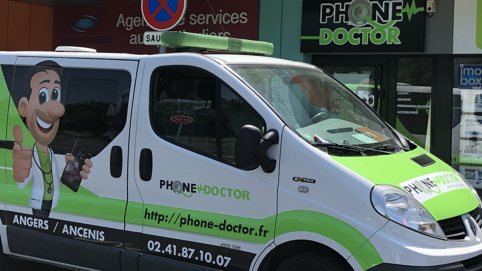 photo de la boutique de PHONE DOCTOR ANCENIS : Reparation iPhone & Smartphones express, Coques personnalisées