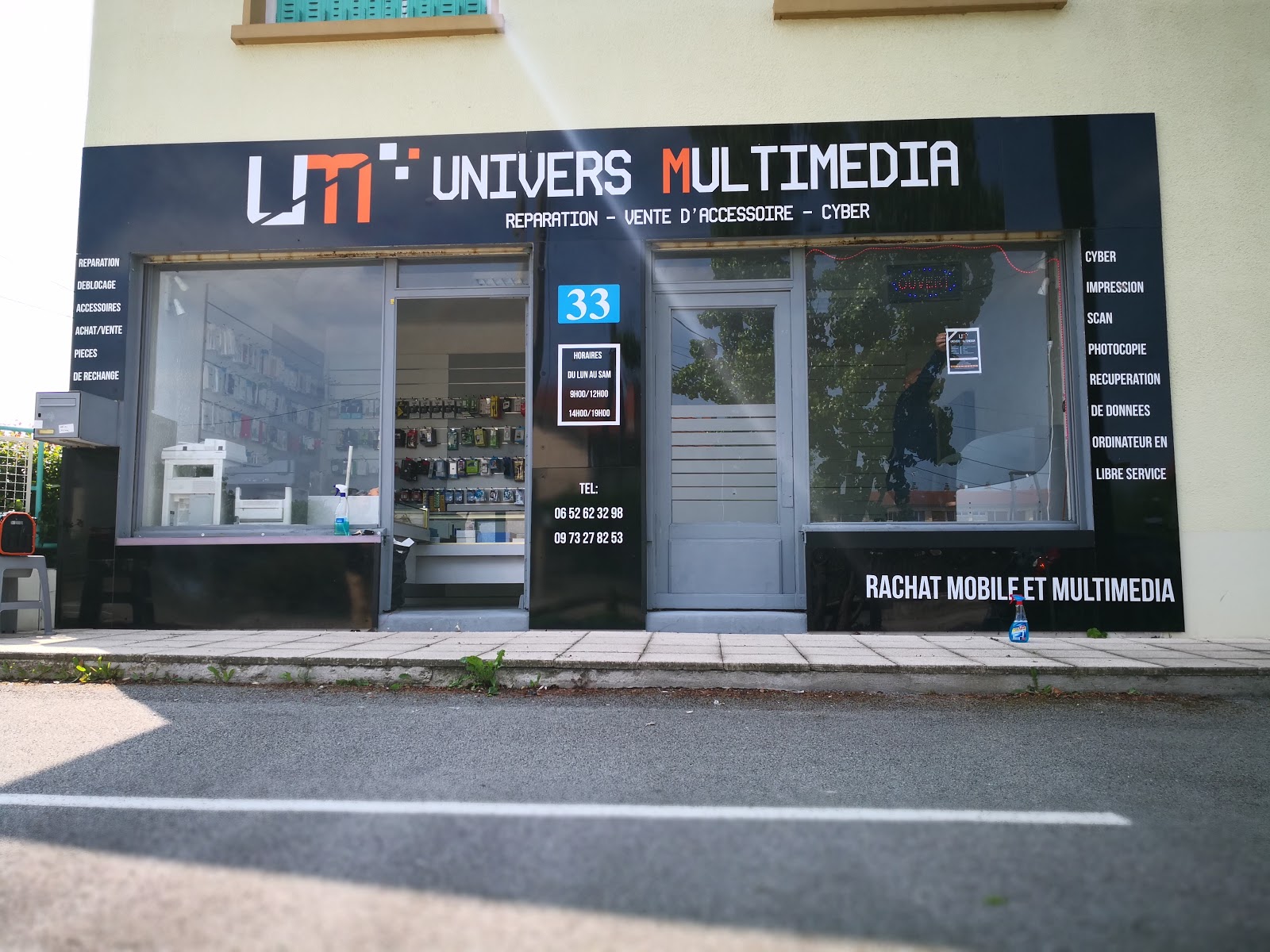 photo de la boutique de univers multimédia, magasin de telephonie ,cybercafé